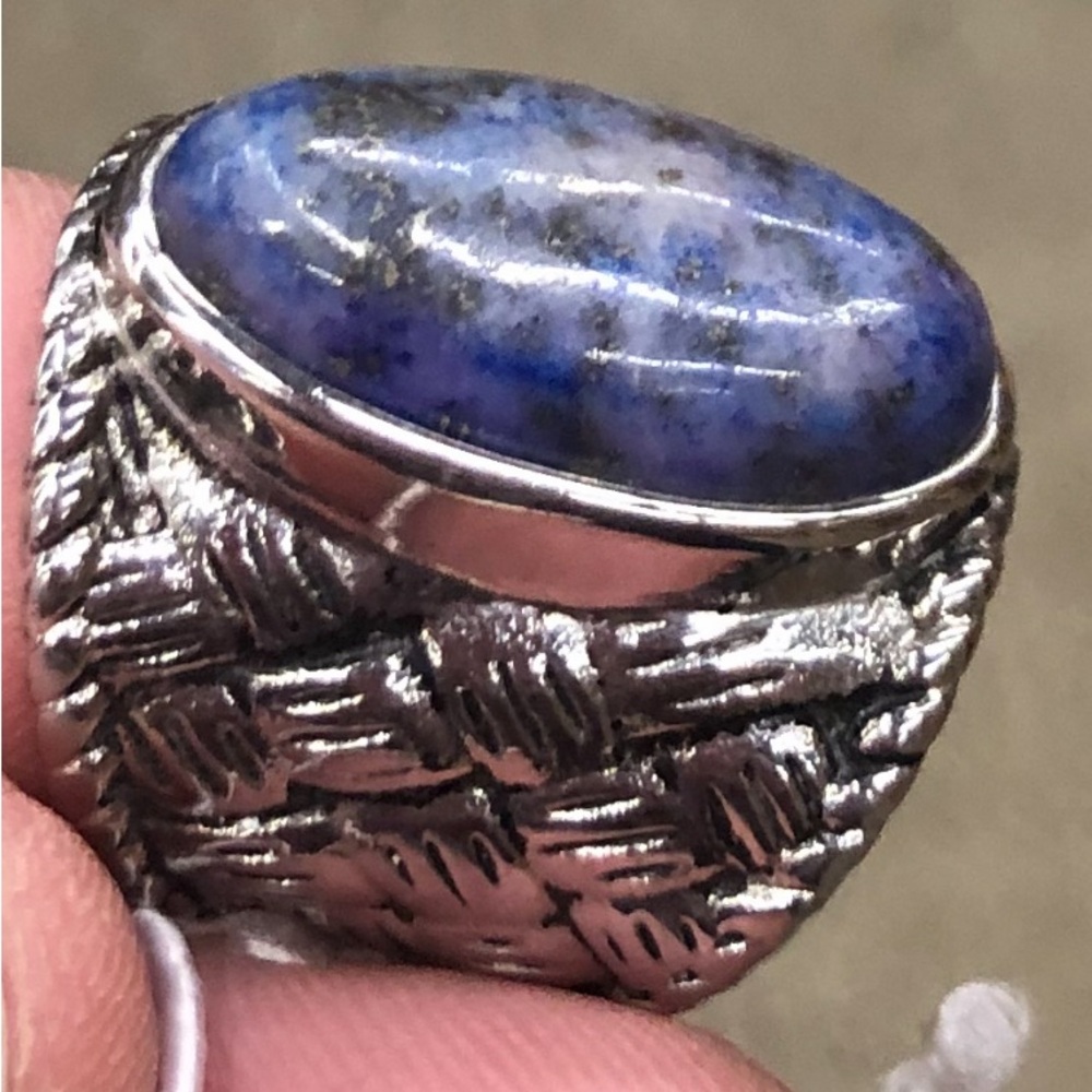 Ring Semi- precious stone lattice silver tone design